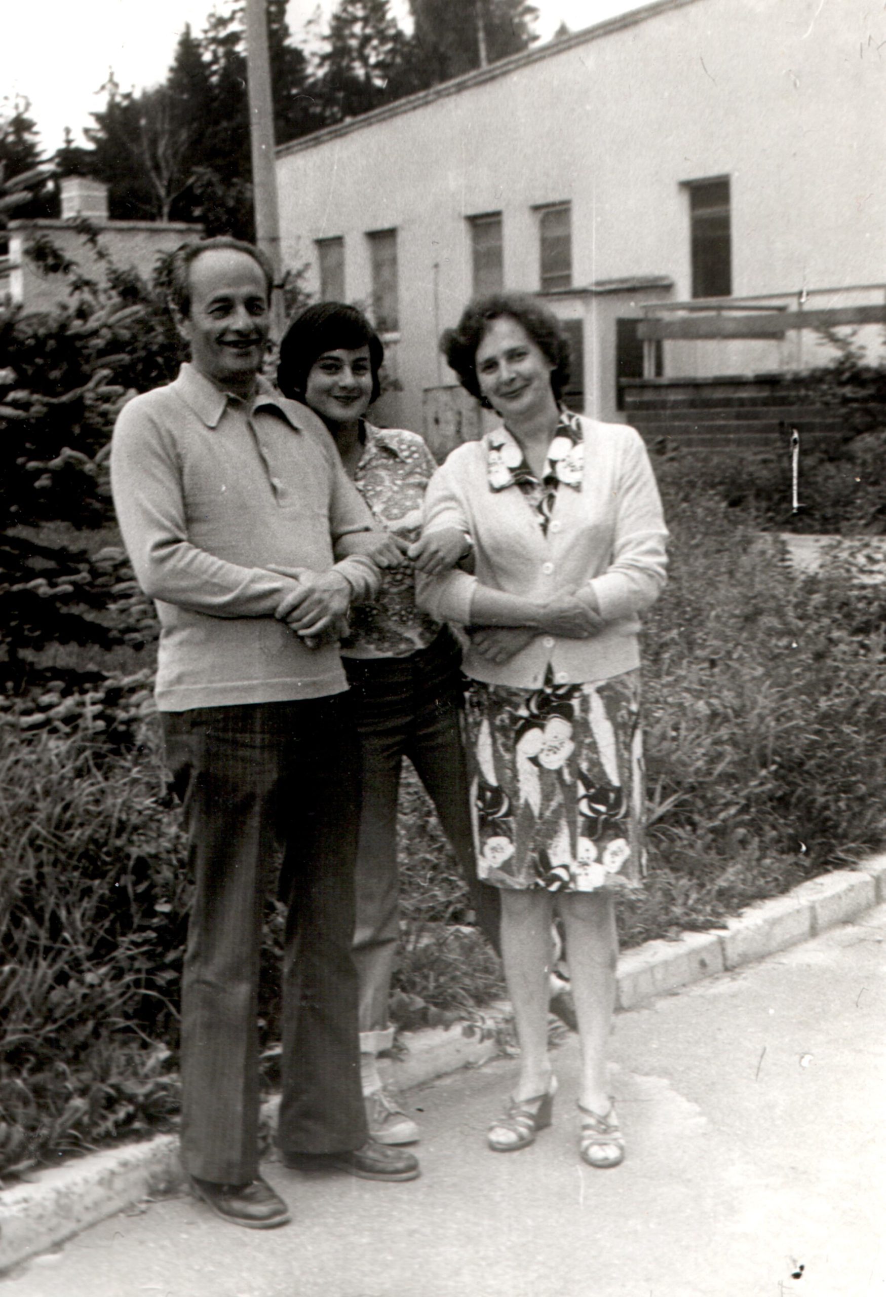 Lev Galper with his daughter Inna and wife Nina Buyanova