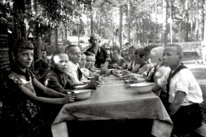 Марк Эпштейн в пионерском лагере (Тайцы 1930s)